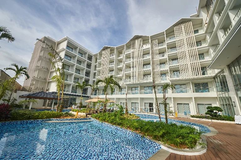 Luxu Hotel and Resort
